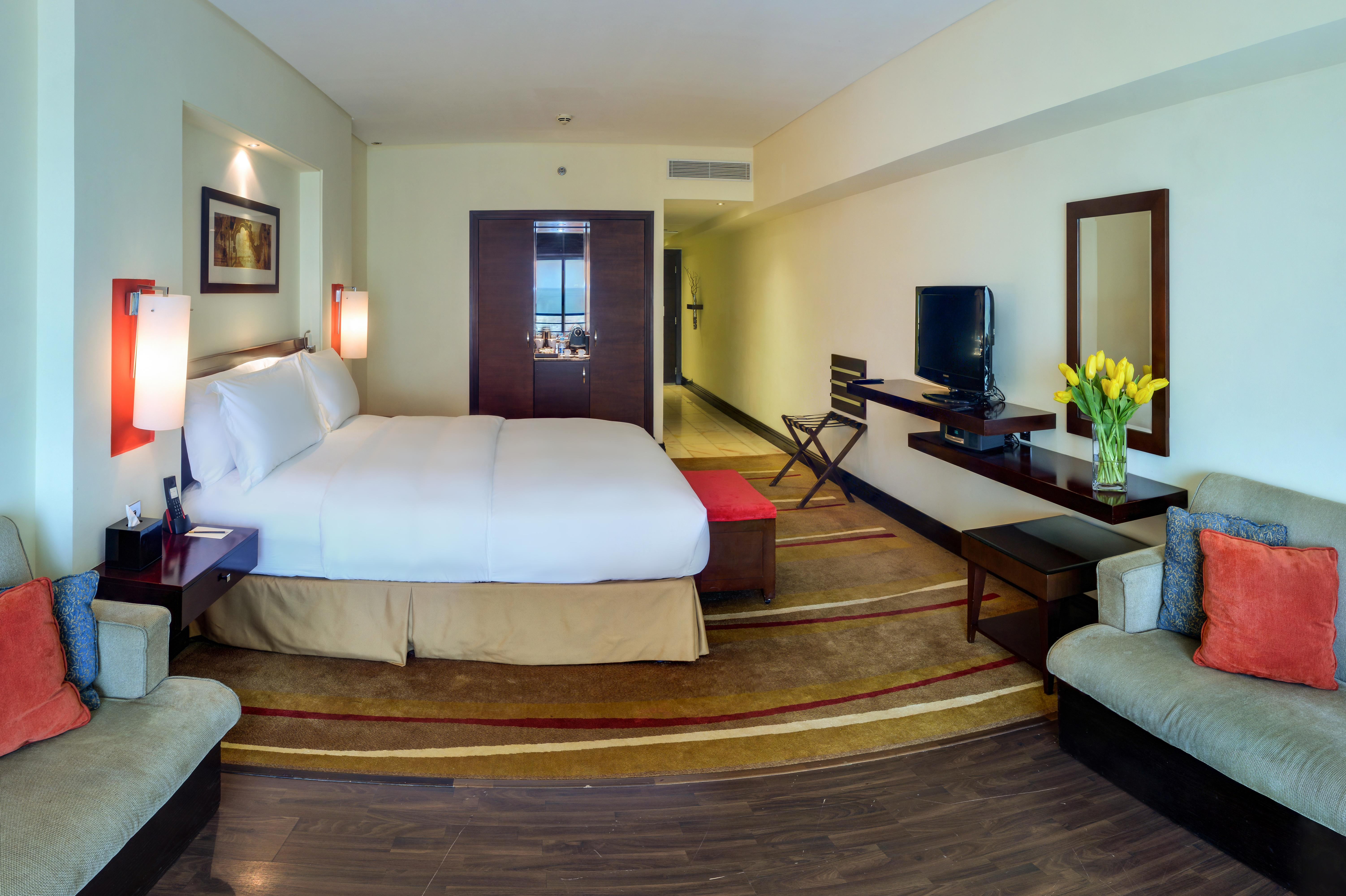 Sofitel Al Khobar The Corniche Hotel Buitenkant foto A room at the hotel