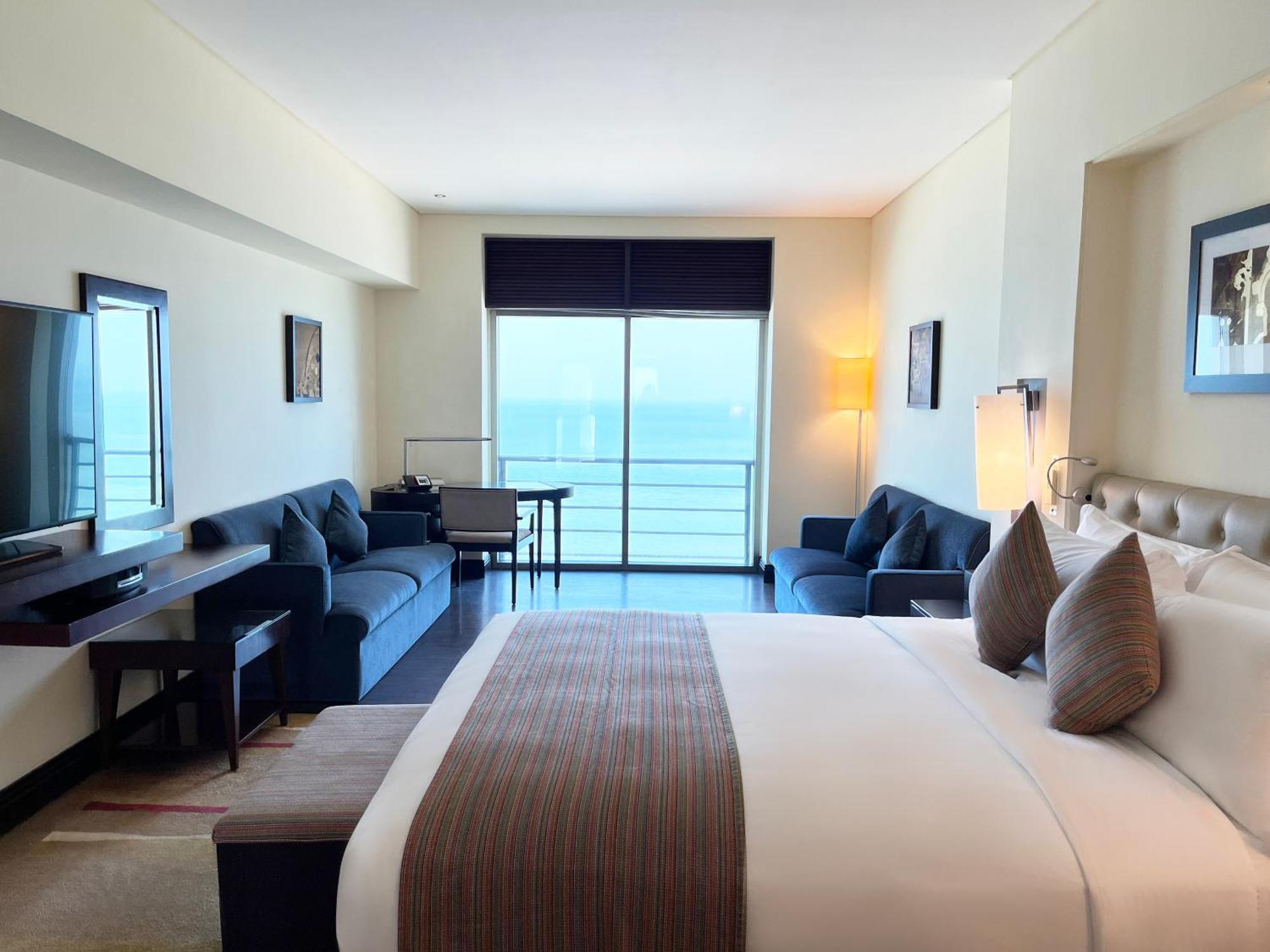 Sofitel Al Khobar The Corniche Hotel Buitenkant foto A room at the hotel