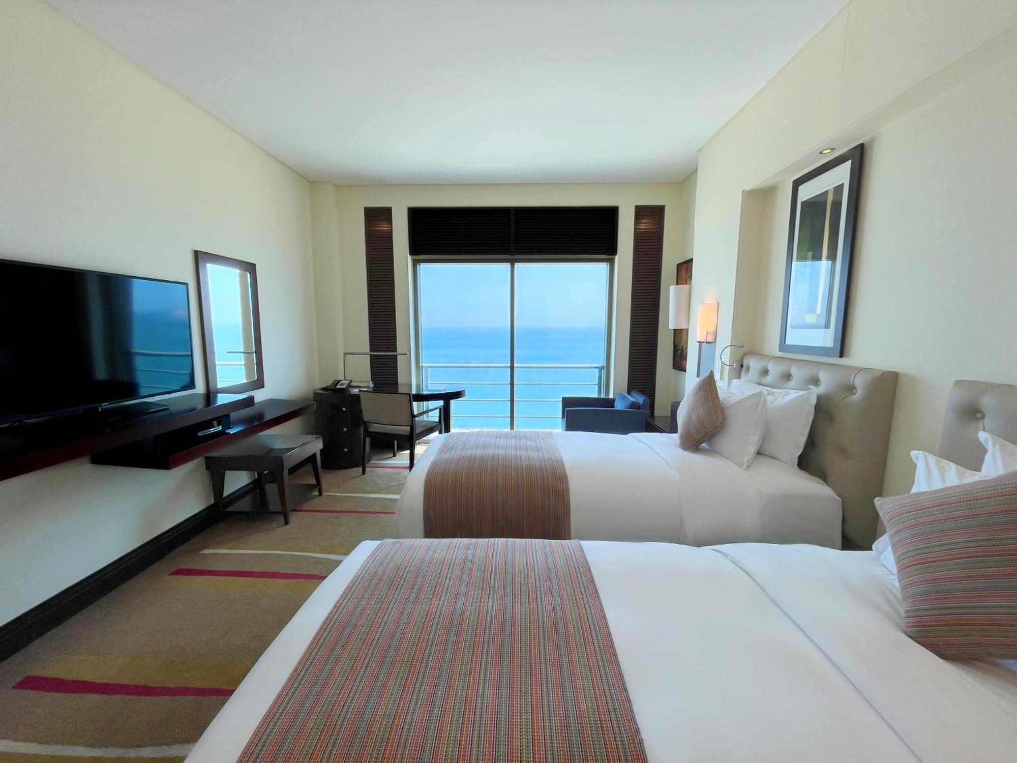 Sofitel Al Khobar The Corniche Hotel Buitenkant foto A room at the hotel