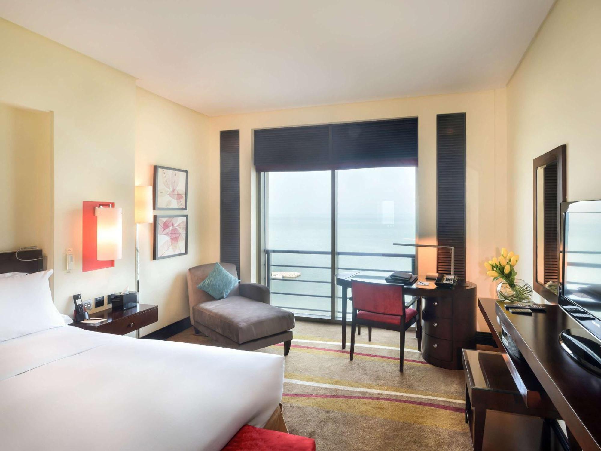 Sofitel Al Khobar The Corniche Hotel Buitenkant foto A room at the hotel