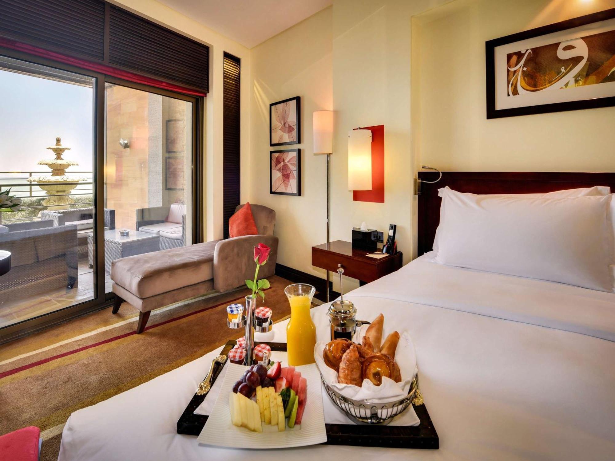 Sofitel Al Khobar The Corniche Hotel Buitenkant foto A room at the Hilton Cairo