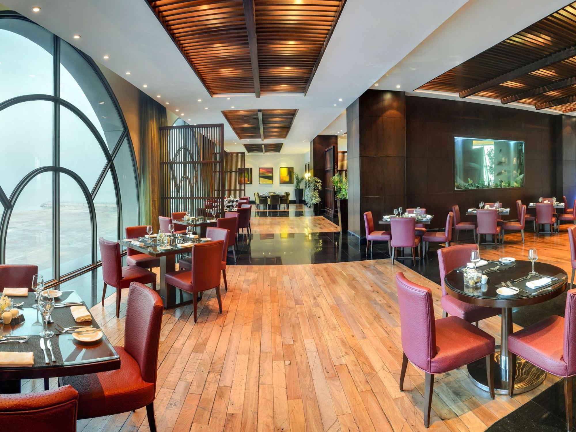 Sofitel Al Khobar The Corniche Hotel Buitenkant foto The restaurant