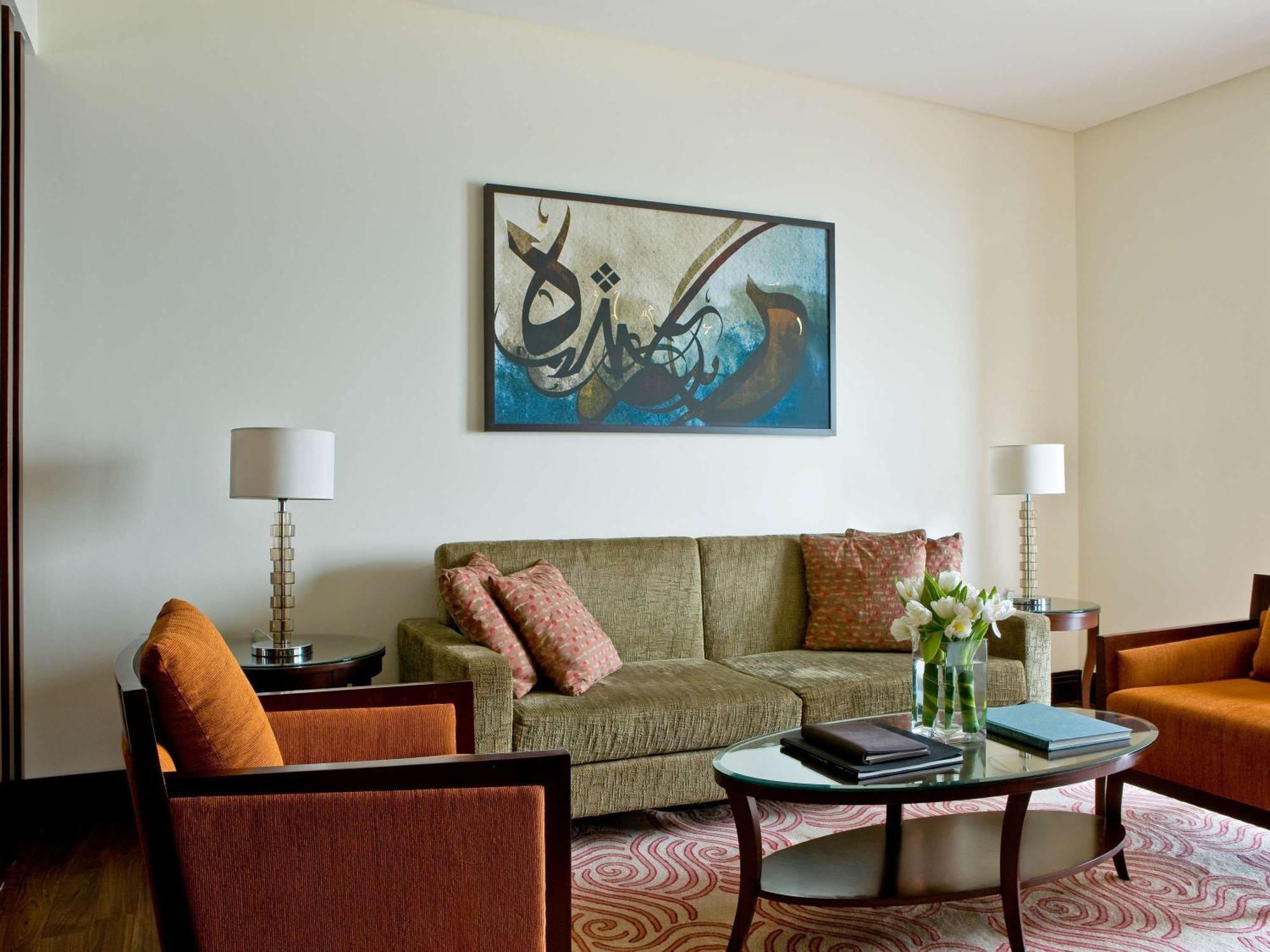Sofitel Al Khobar The Corniche Hotel Buitenkant foto A living room at the Ritz-Carlton, Dubai