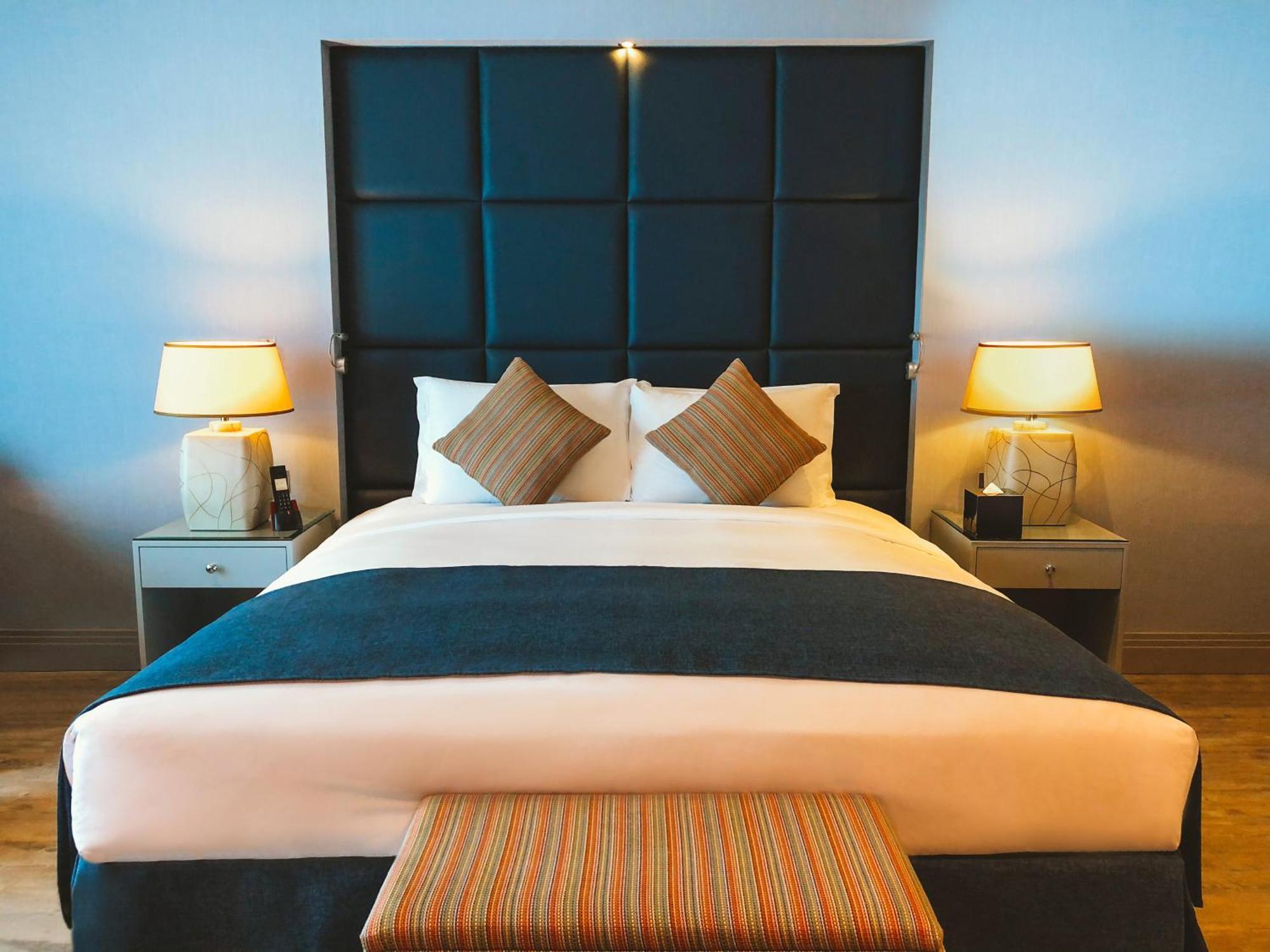 Sofitel Al Khobar The Corniche Hotel Buitenkant foto A bedroom at the hotel
