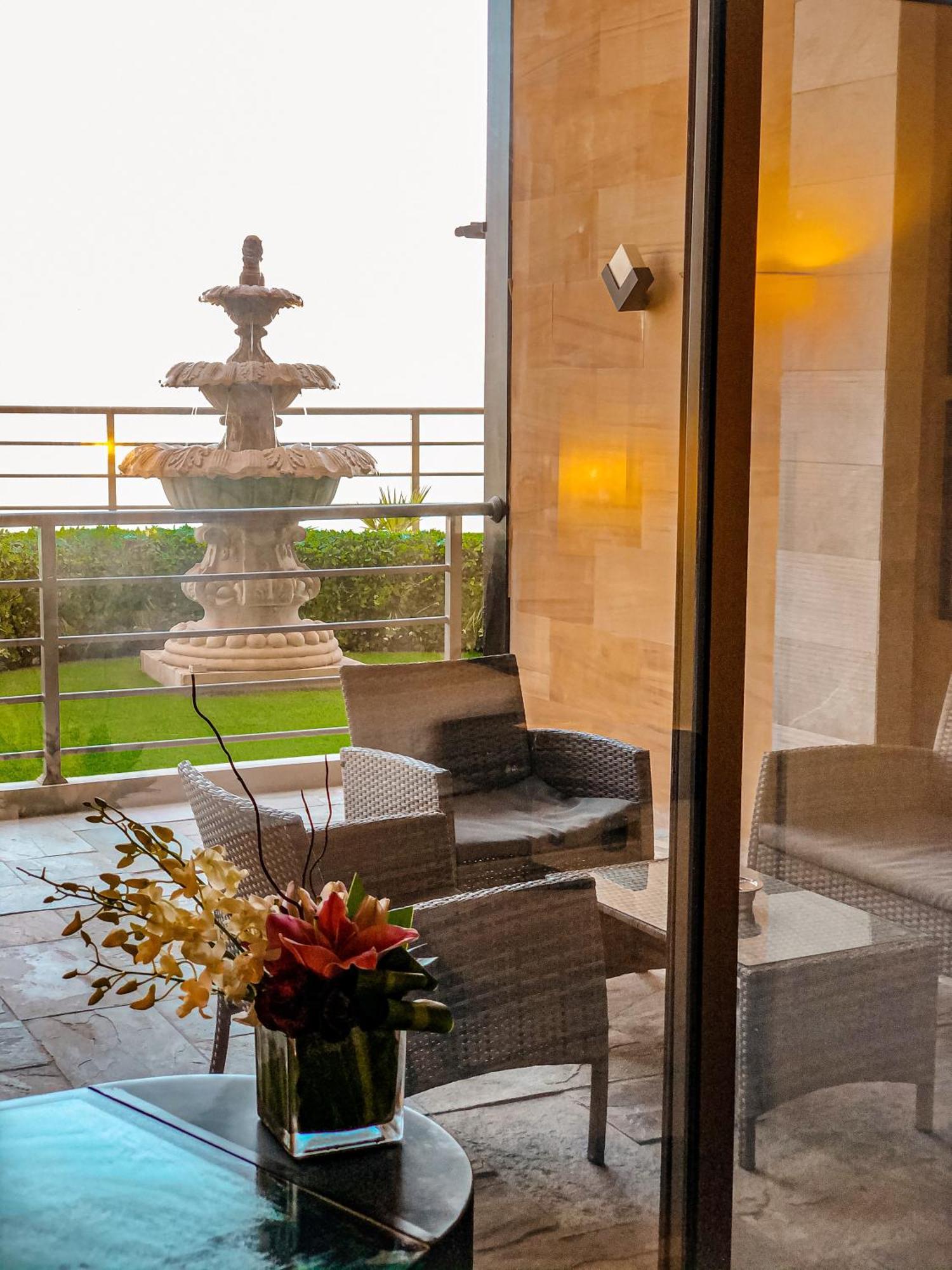 Sofitel Al Khobar The Corniche Hotel Buitenkant foto Fountain at the hotel